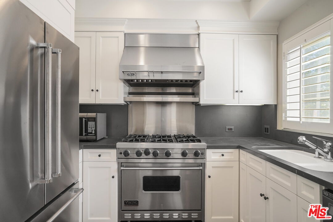 9601 Charleville Blvd Unit: 8