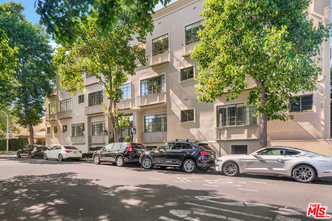 9601 Charleville Blvd Unit: 8