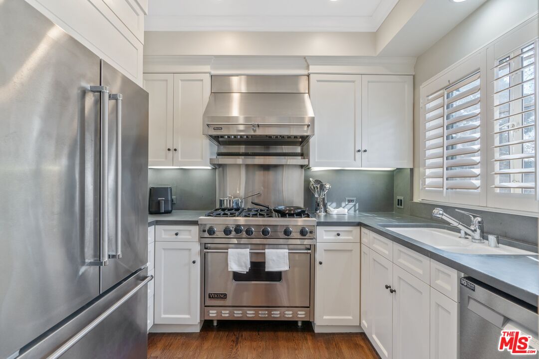 9601 Charleville Blvd Unit: 8