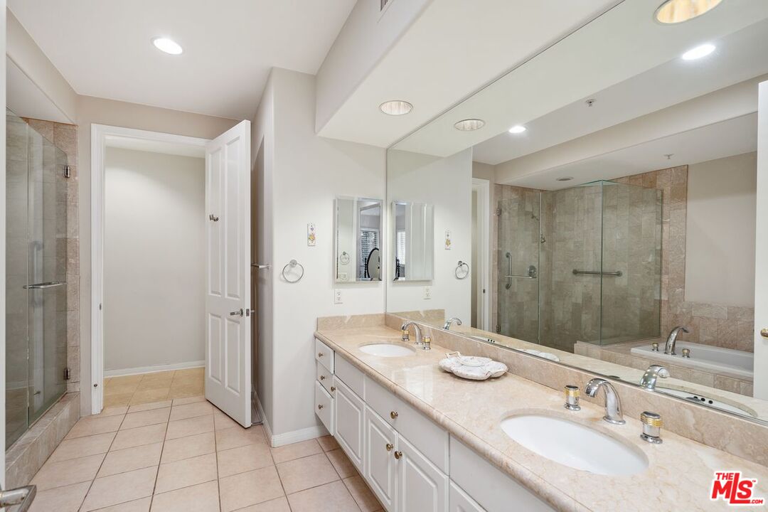 11500 San Vicente Blvd Unit: 218