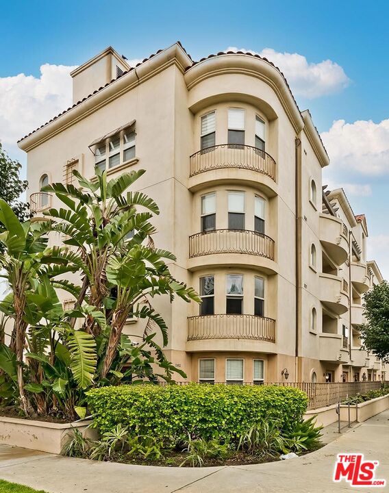 11612 Idaho Ave Unit: 201