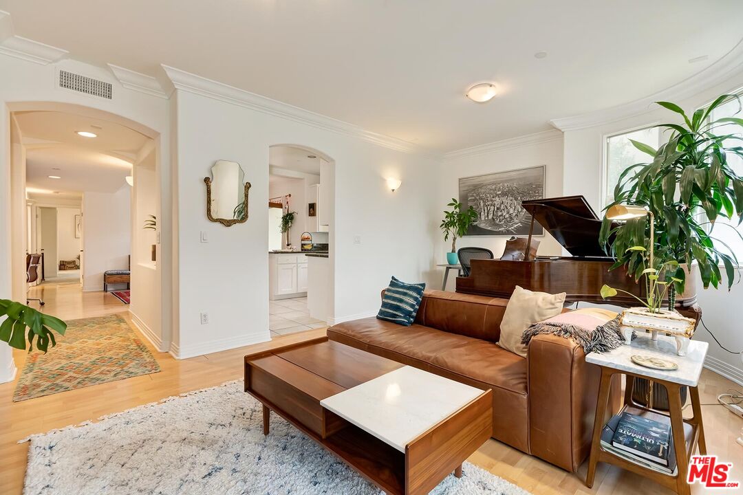 11612 Idaho Ave Unit: 201