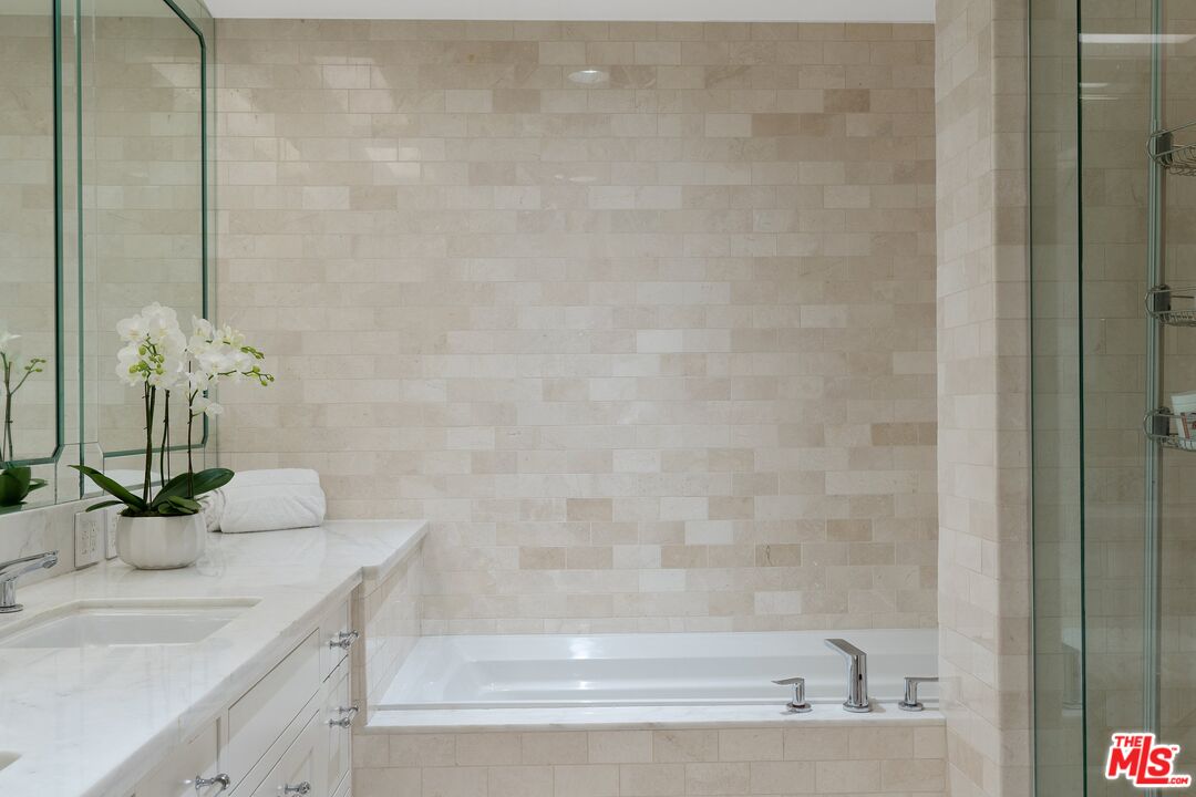 10490 Wilshire Blvd Unit: 402