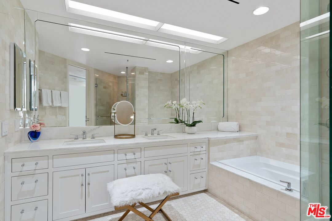 10490 Wilshire Blvd Unit: 402