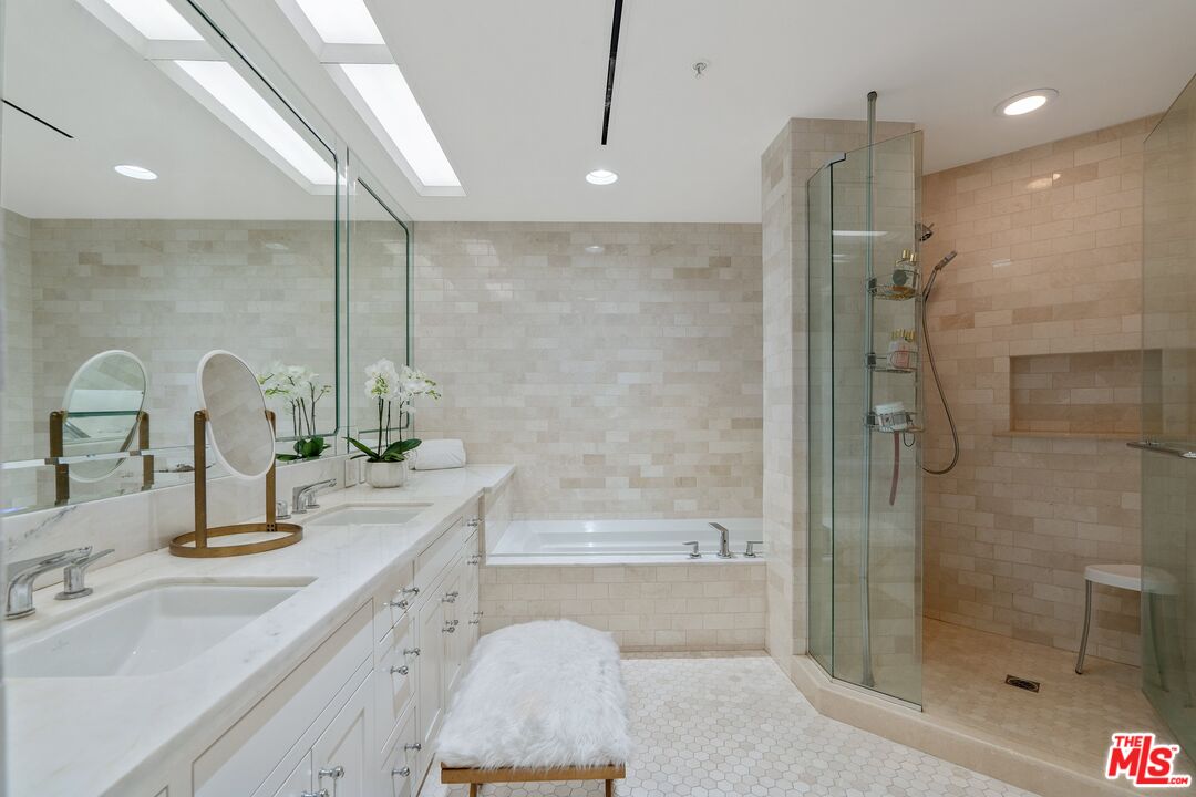 10490 Wilshire Blvd Unit: 402