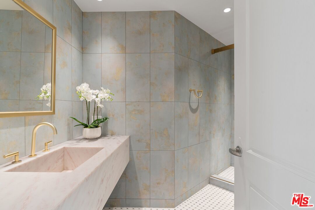 10490 Wilshire Blvd Unit: 402