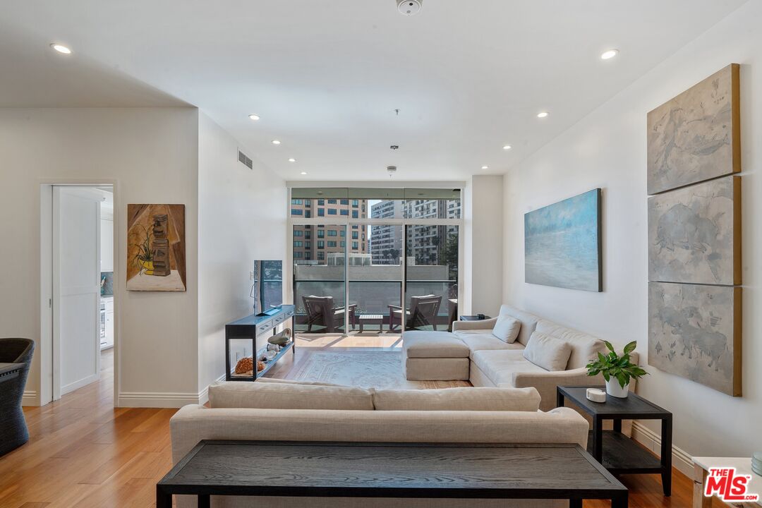 10490 Wilshire Blvd Unit: 402