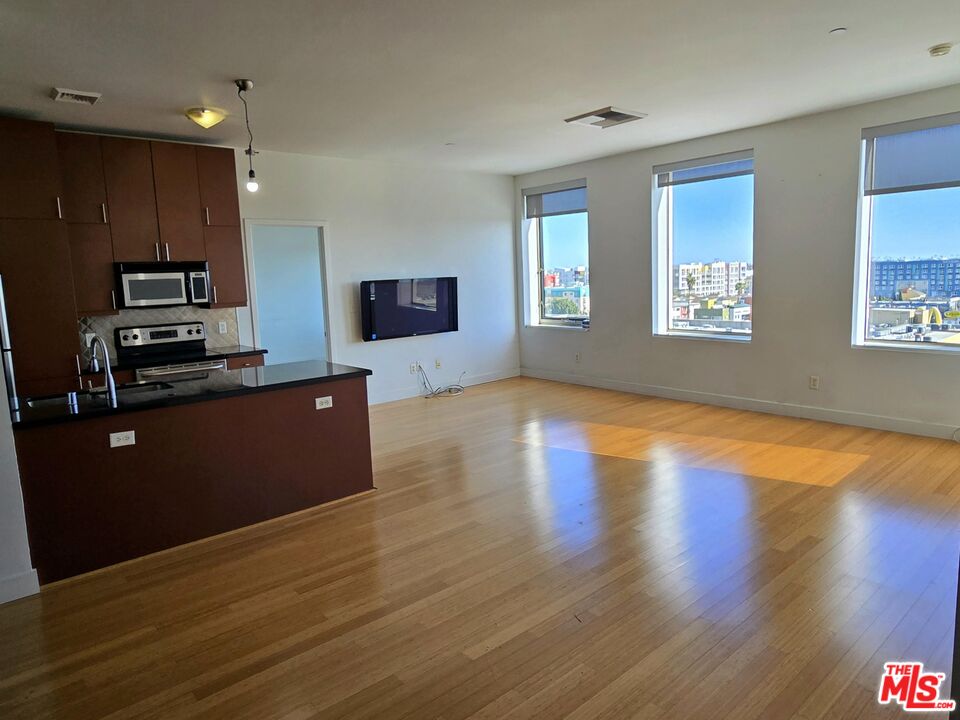 3810 Wilshire Blvd Unit: 712