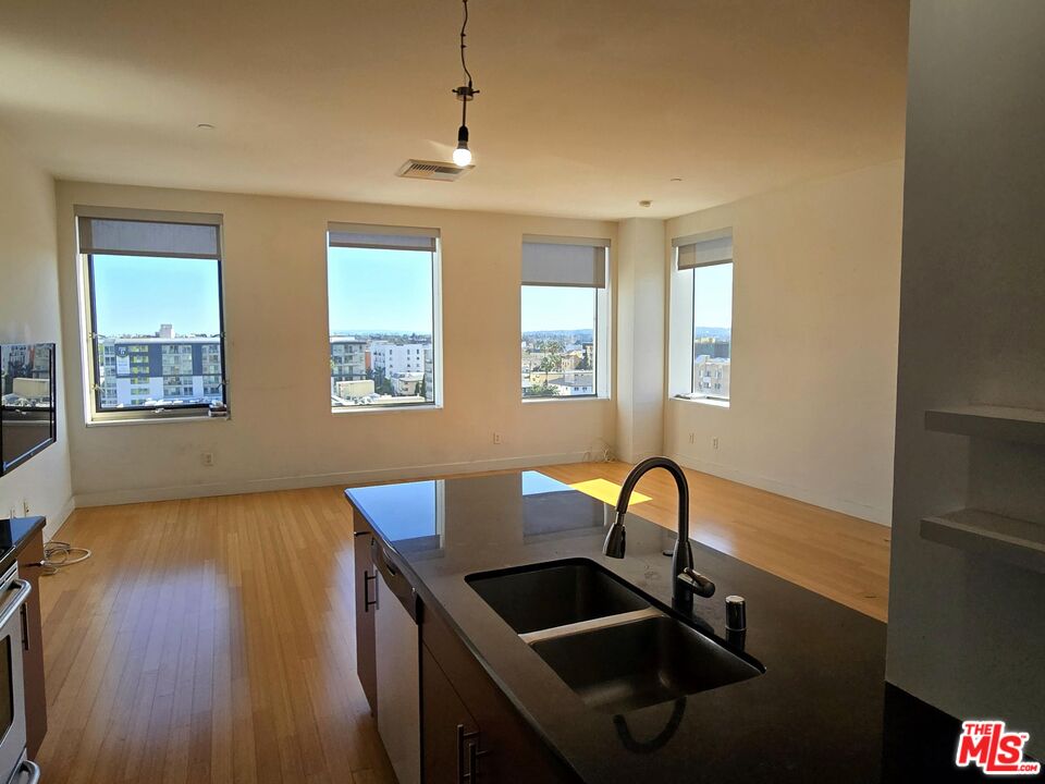 3810 Wilshire Blvd Unit: 712