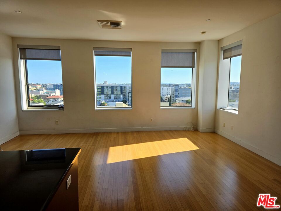 3810 Wilshire Blvd Unit: 712