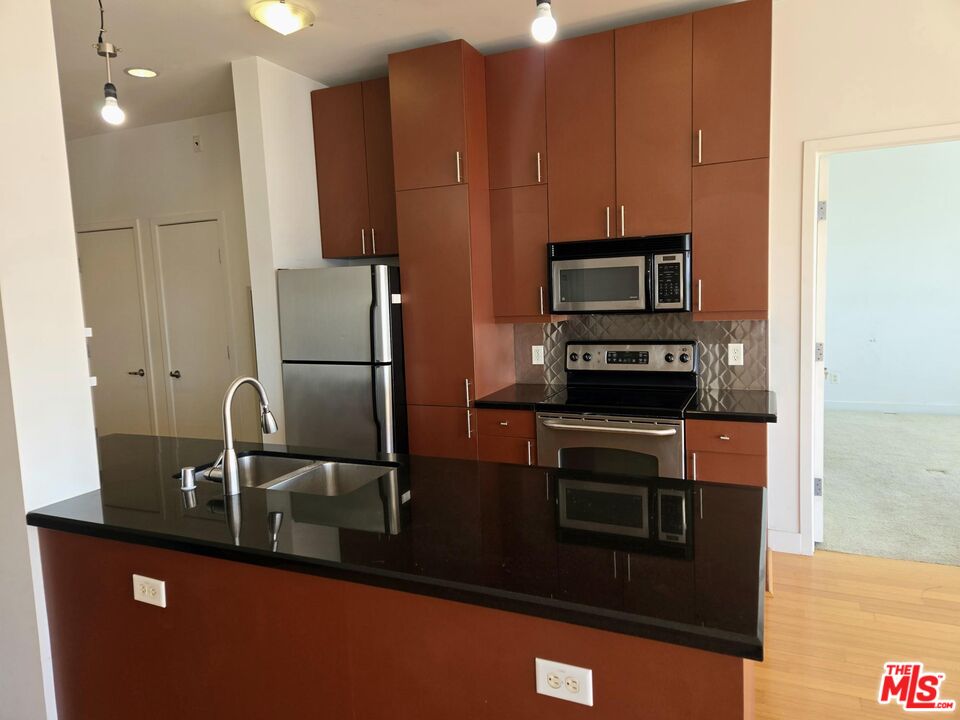 3810 Wilshire Blvd Unit: 712