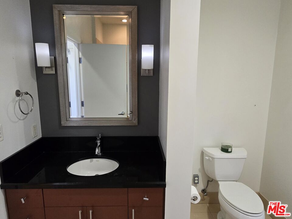 3810 Wilshire Blvd Unit: 712