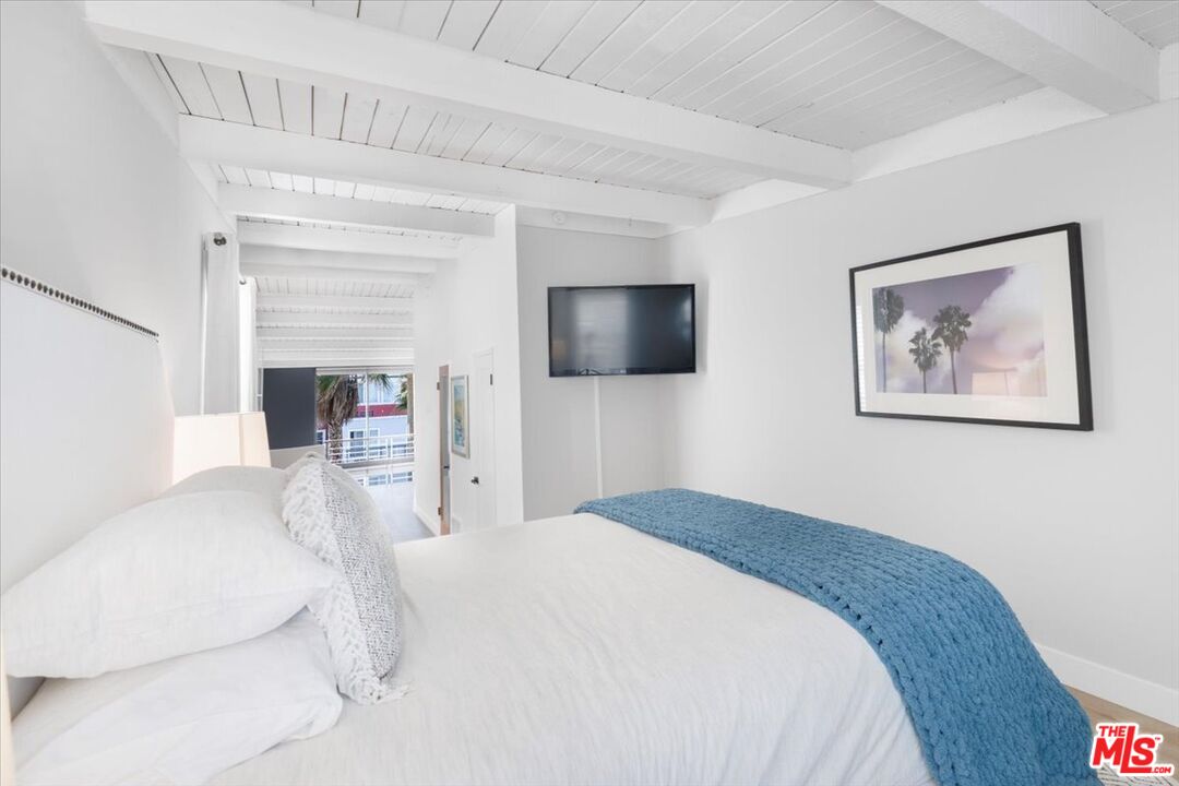 22 Navy St Unit: 303