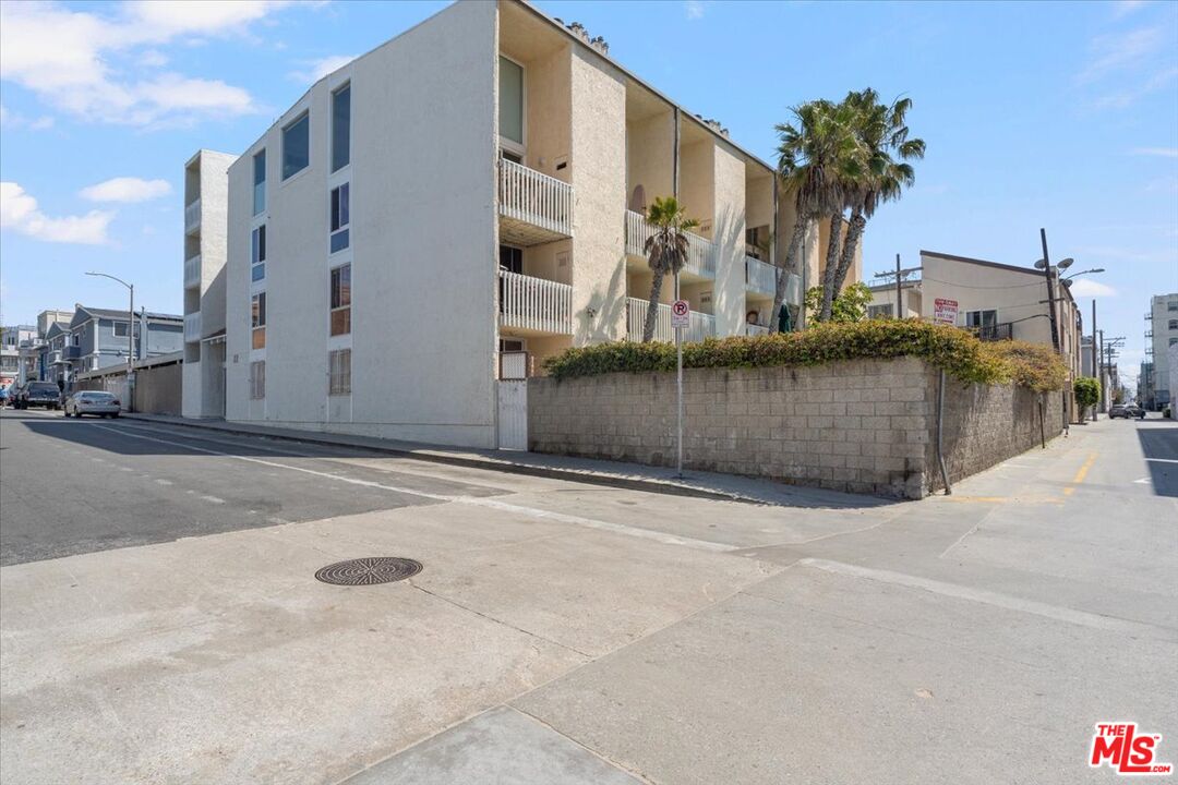 22 Navy St Unit: 303