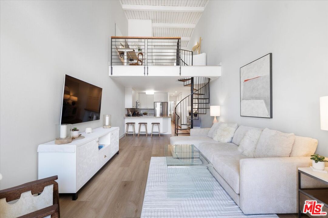 22 Navy St Unit: 303