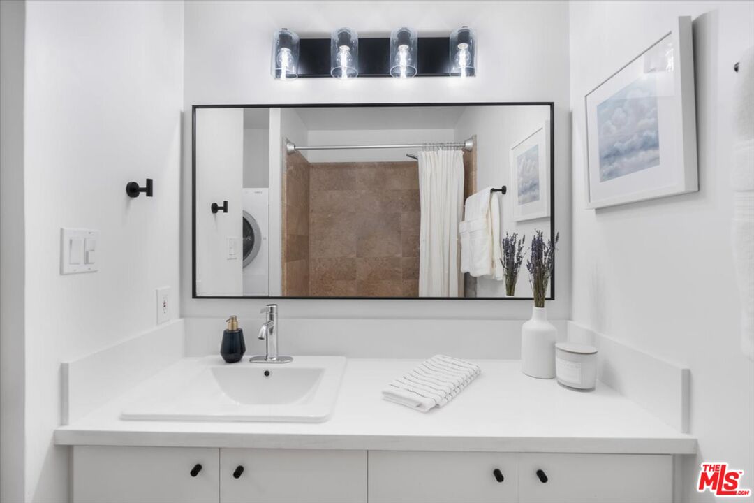 22 Navy St Unit: 303