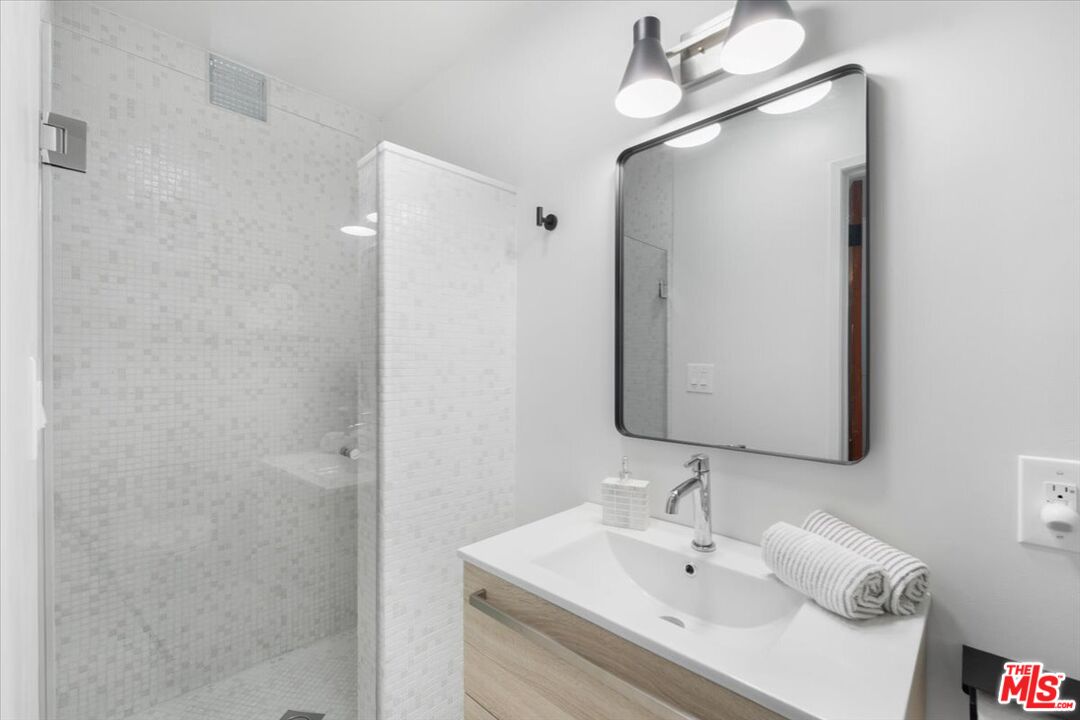 22 Navy St Unit: 303