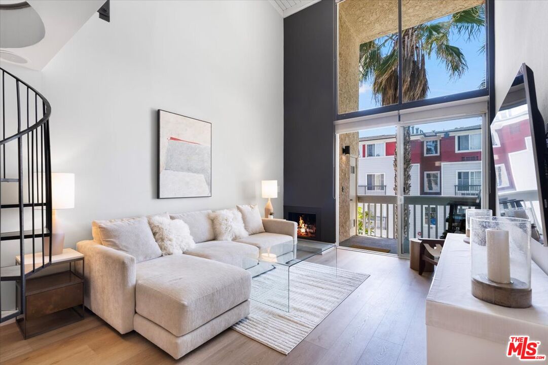 22 Navy St Unit: 303