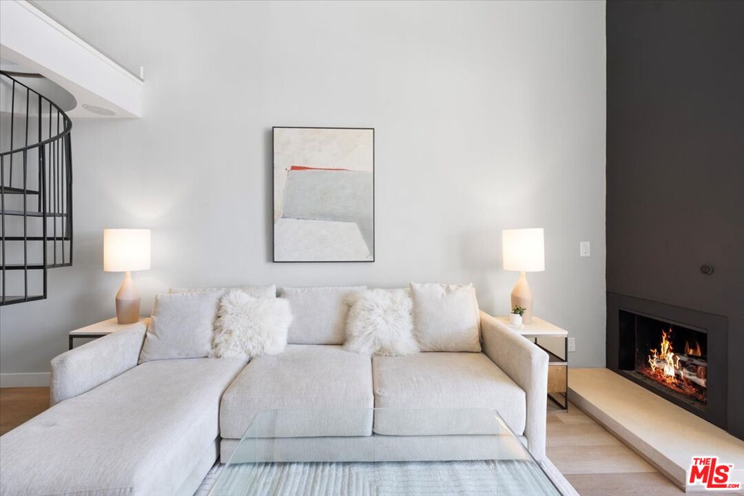 22 Navy St Unit: 303