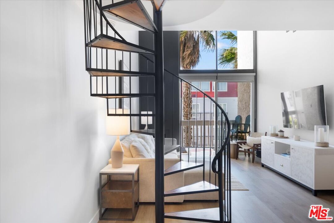 22 Navy St Unit: 303