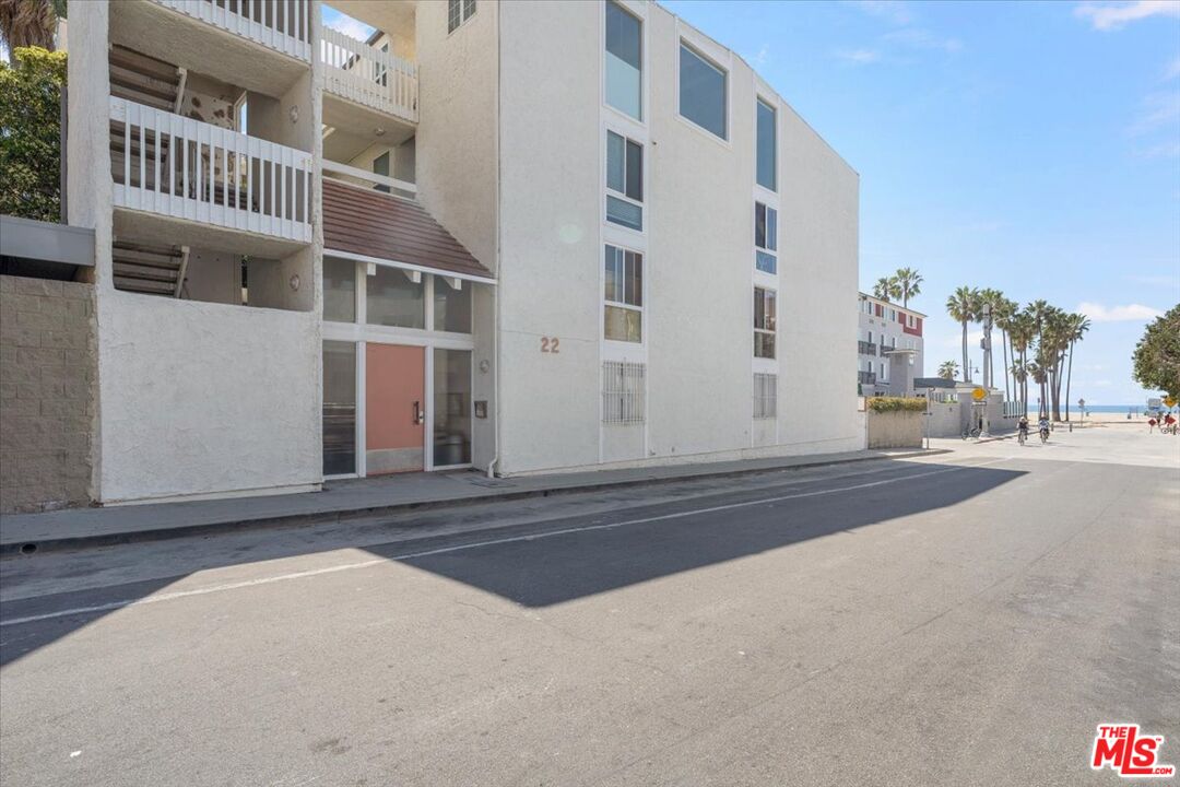 22 Navy St Unit: 303