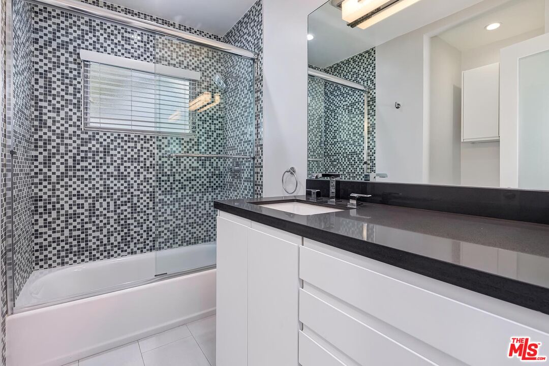 1035 N Sierra Bonita Ave Unit: 9