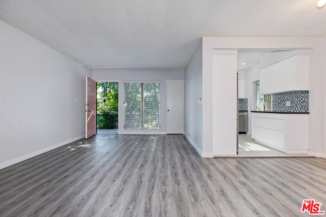 1035 N Sierra Bonita Ave Unit: 9