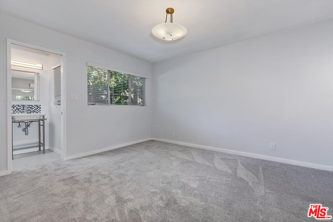 1035 N Sierra Bonita Ave Unit: 9