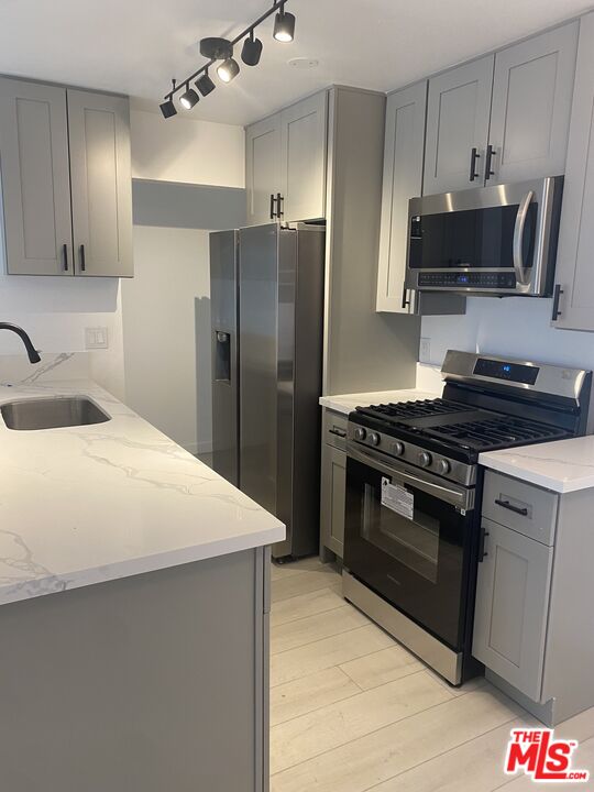 13925 Sherman Way Unit: 15