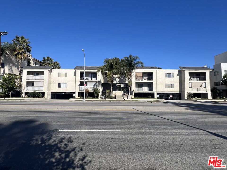 13925 Sherman Way Unit: 15