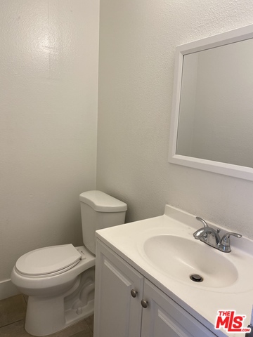 4252 Woodlawn Ave Unit: 1