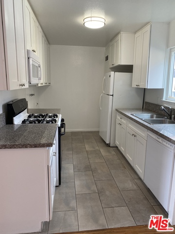4252 Woodlawn Ave Unit: 1