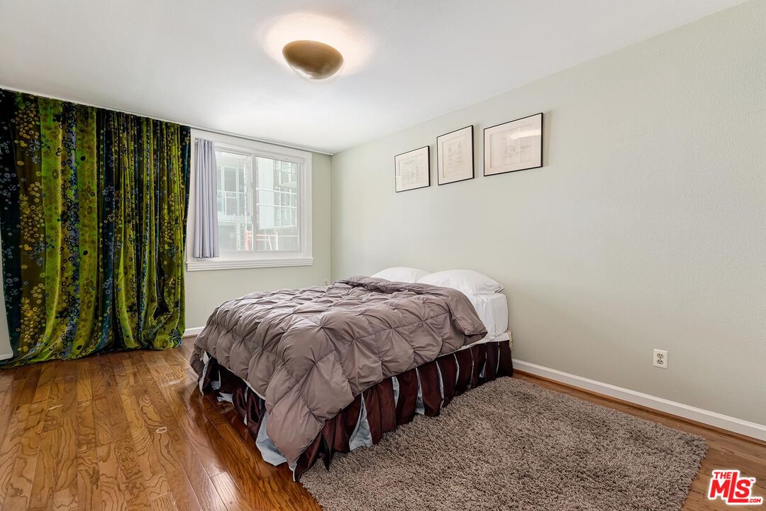 1124 N La Cienega Blvd Unit: 203