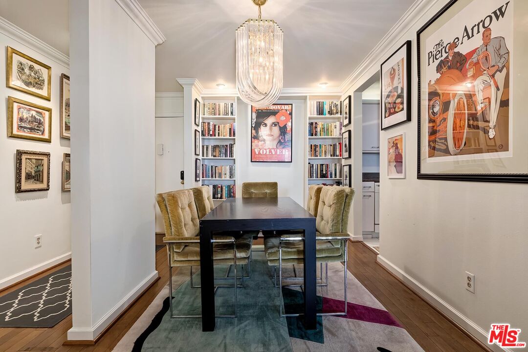 1124 N La Cienega Blvd Unit: 203