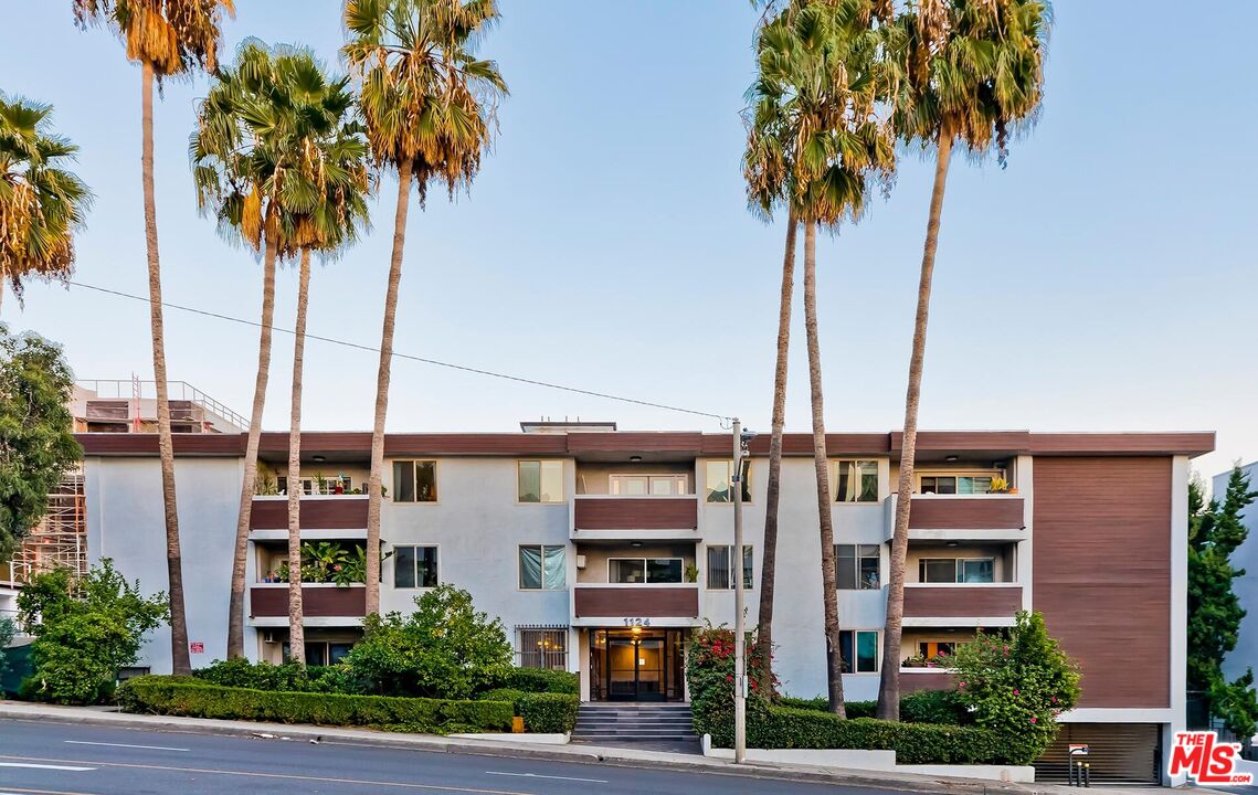 1124 N La Cienega Blvd Unit: 203