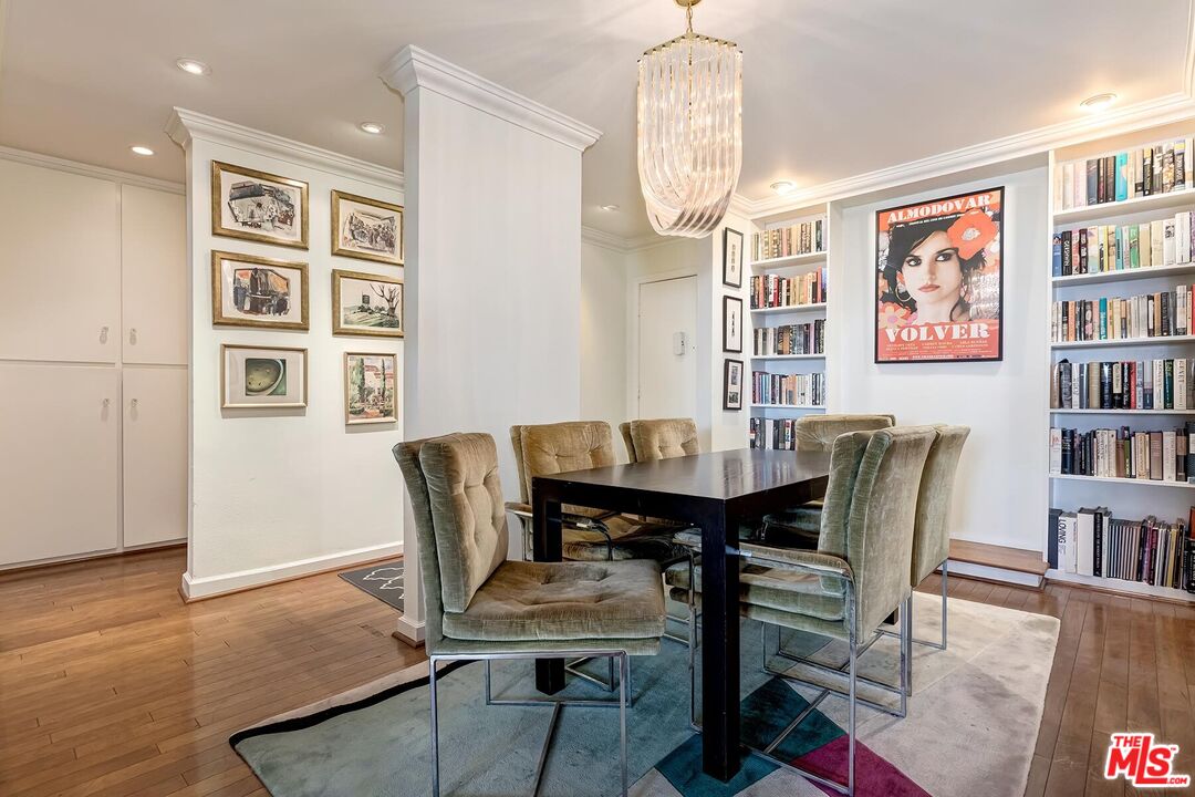 1124 N La Cienega Blvd Unit: 203