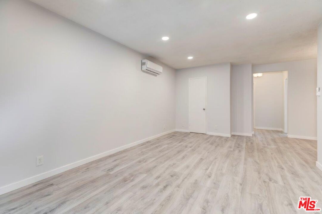 1035 N Sierra Bonita Ave Unit: 3