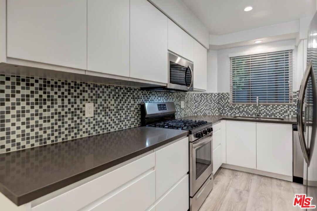 1035 N Sierra Bonita Ave Unit: 3