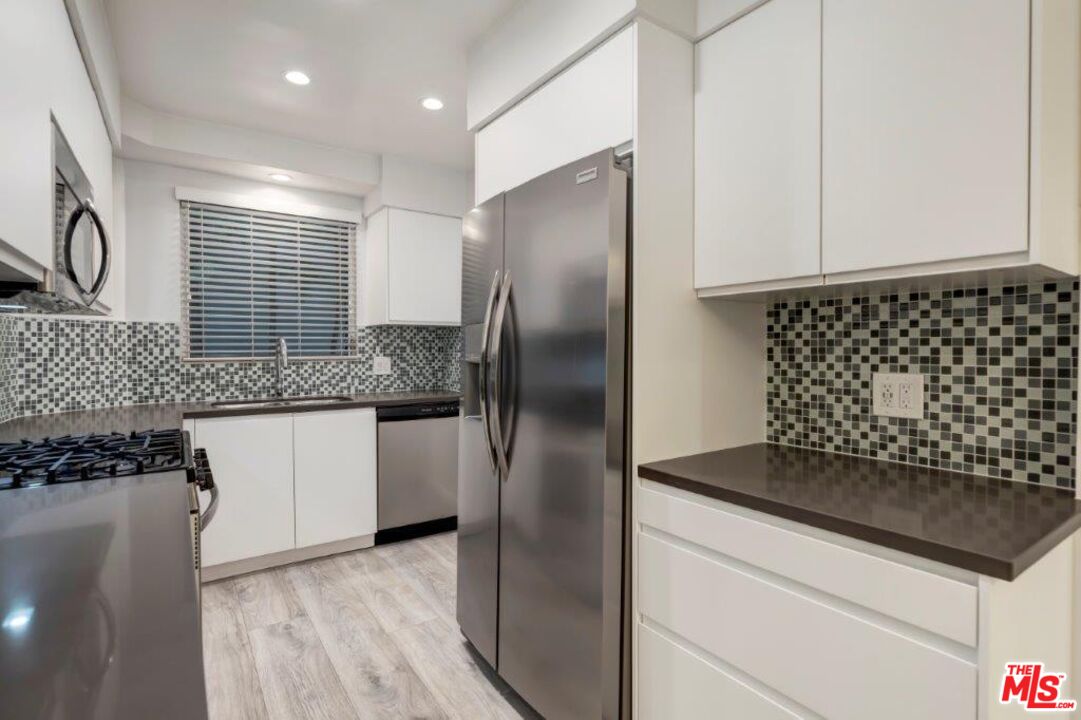 1035 N Sierra Bonita Ave Unit: 3