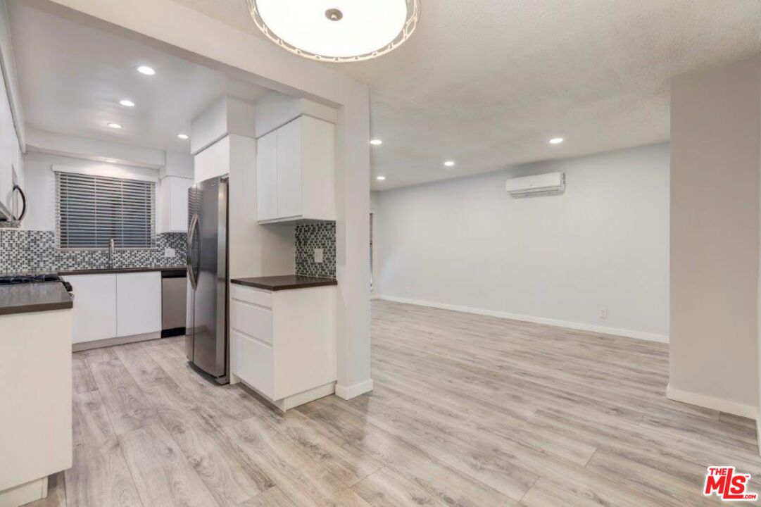 1035 N Sierra Bonita Ave Unit: 3