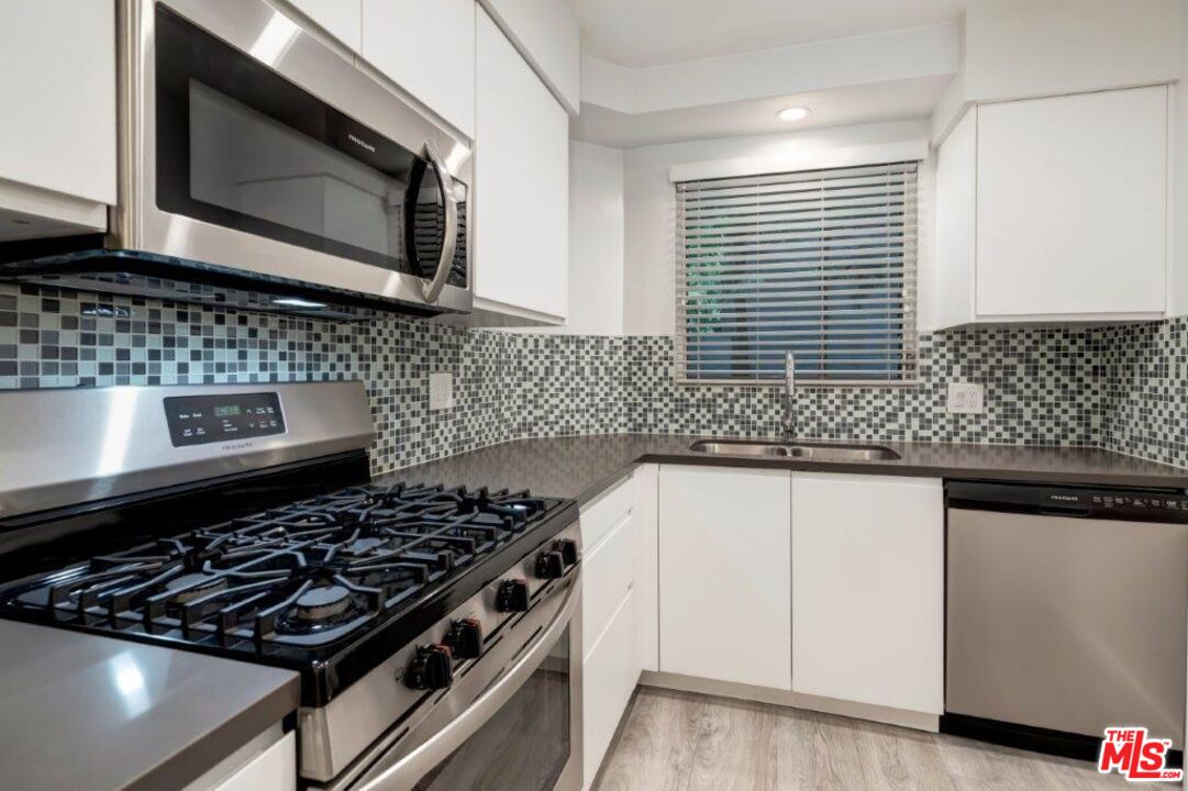 1035 N Sierra Bonita Ave Unit: 3