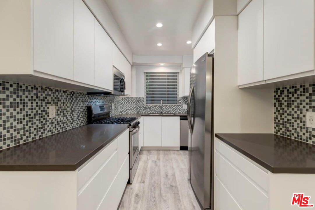 1035 N Sierra Bonita Ave Unit: 3