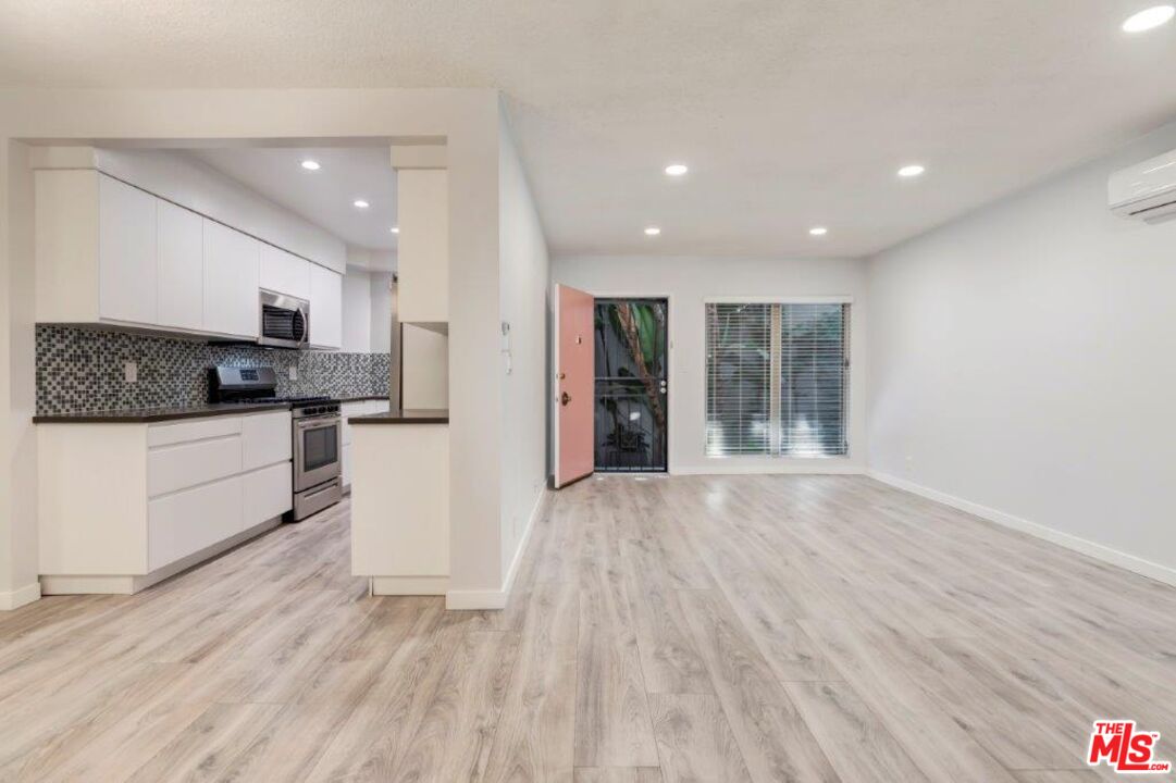 1035 N Sierra Bonita Ave Unit: 3