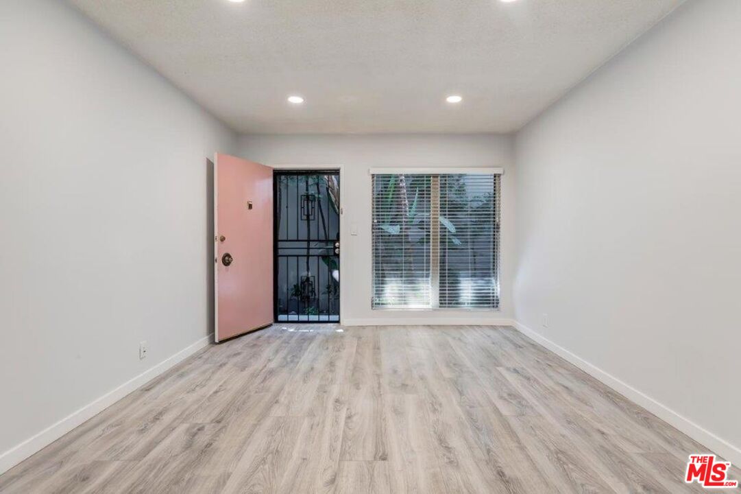 1035 N Sierra Bonita Ave Unit: 3