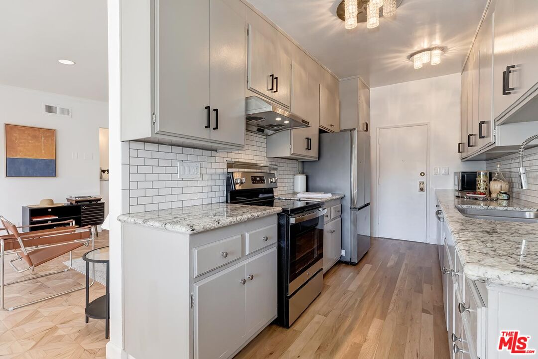 1045 N Kings Rd Unit: 308