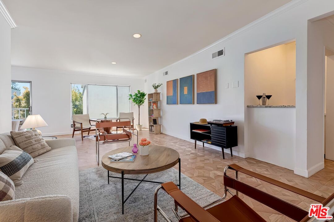 1045 N Kings Rd Unit: 308