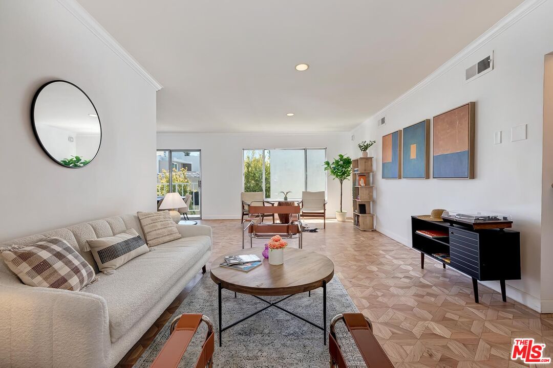 1045 N Kings Rd Unit: 308