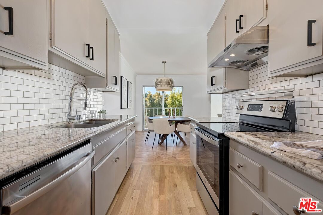 1045 N Kings Rd Unit: 308