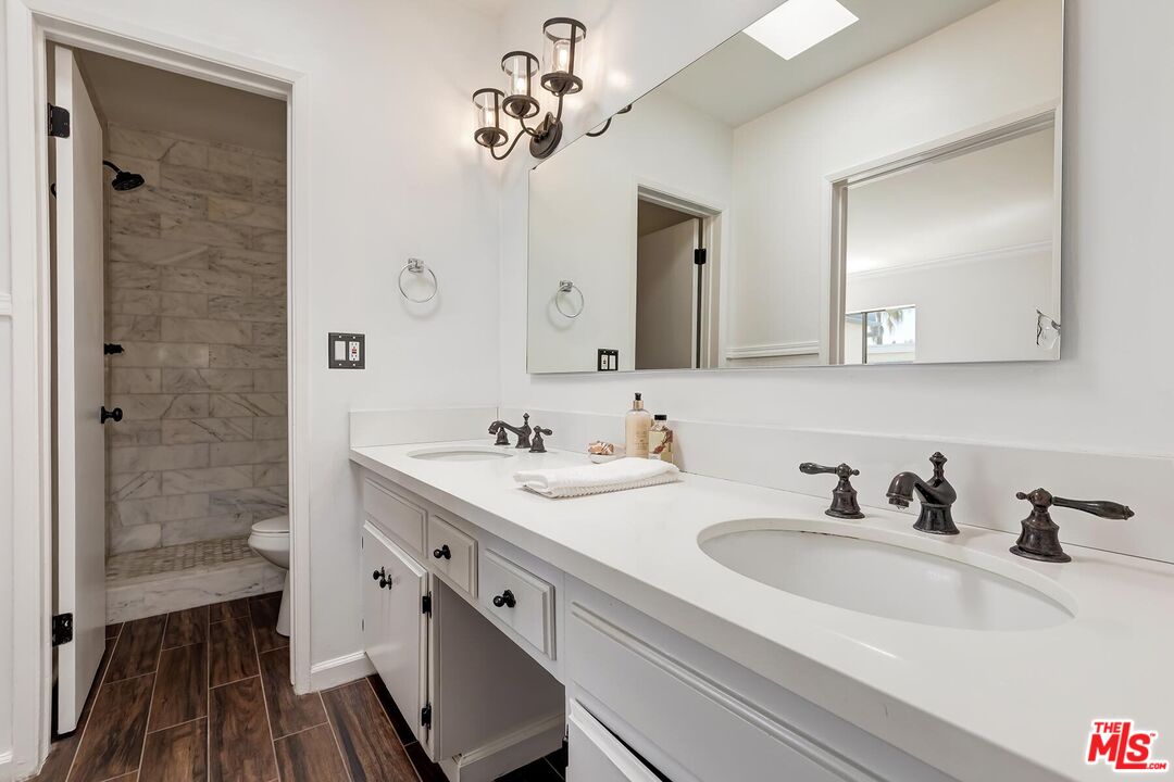 1045 N Kings Rd Unit: 308