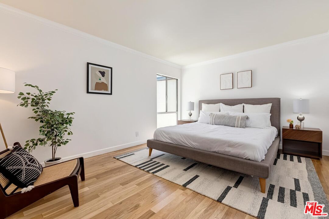 1045 N Kings Rd Unit: 308